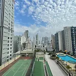 Otima Localizacao Quadra Mar A 50M Da Praia
